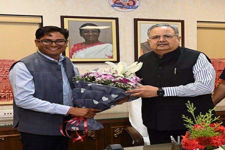 विधानसभा में रमन सिंह से मिले ओपी चौधरी