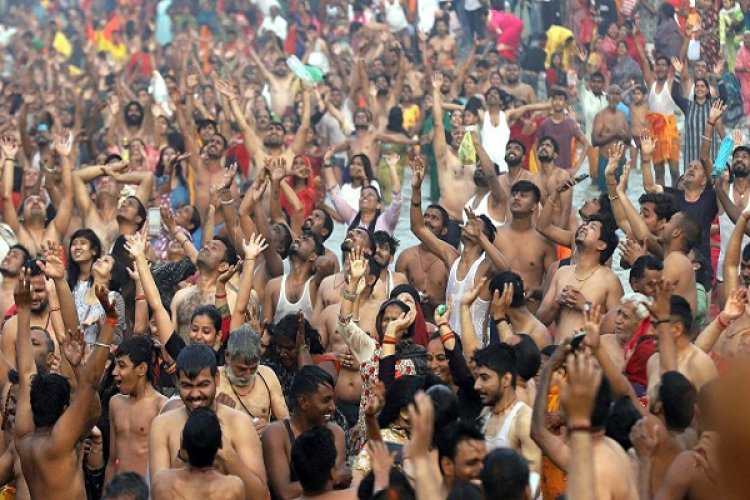 महाशिवरात्रि पर महाकुंभ का अंतिम स्नान, आज 60 लाख से अधिक लोगों ने लगाई डुबकी