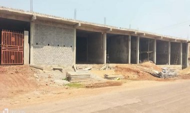 हाईटेक बस स्टैंड मार्ग में अतिक्रमण, वार्डवासियों ने की कार्रवाई की मांग