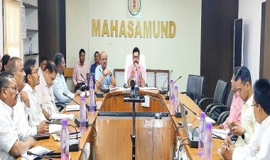 शासकीय योजनाओं के क्रियान्वयन में प्रगति लाएं : कलेक्टर