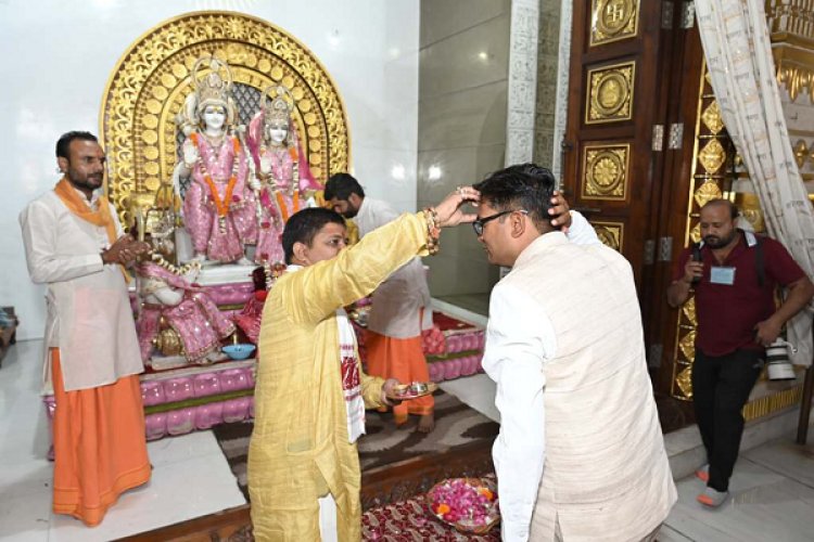 बजट पेश करने से पहले राम मंदिर पहुंचे वित्त मंत्री