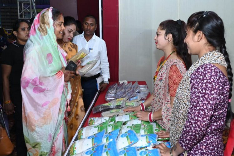 महिला मड़ई का शुभारंभ, मंत्री राजवाड़े ने किया स्टॉलों का अवलोकन