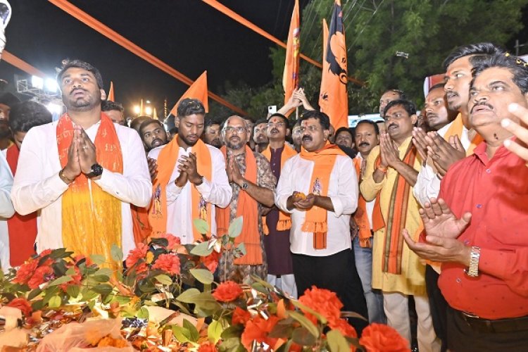 उपमुख्यमंत्री विजय शर्मा ने हिंदू नववर्ष पर की महाआरती, भव्य झांकी और राम दरबार के दर्शन किए