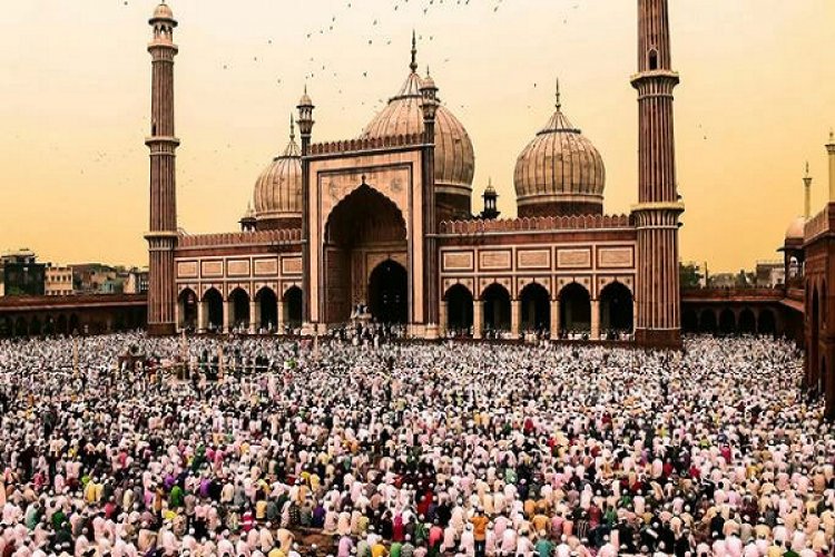 उत्तर से लेकर दक्षिण भारत तक धूमधाम से मनाई जा रही ईद