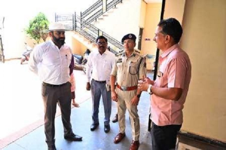 कलेक्टर और एस एस पी ने जशपुर के नशा मुक्ति केंद्र का किया आकस्मिक निरीक्षण