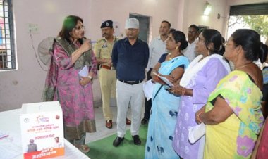 सुशासन तिहार : जिले की प्रभारी ऋचा शर्मा ने समाधान पेटियों का मौके पर किया निरीक्षण