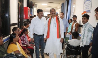 अस्पताल के वार्डों में खराब एसी 24 घंटे में ठीक करें या बदलें : मंत्री जायसवाल