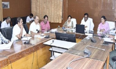 कमिश्नर ने की उसुर,कोंटा,ओरछा और दुर्गकोंदुल ब्लॉकों के अधिकारियों से वीडियो कॉन्फ्रेंसिंग से चर्चा