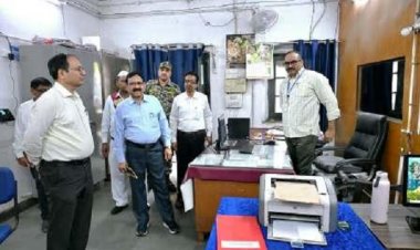 कलेक्टर ने जिला कार्यालय का किया निरीक्षण