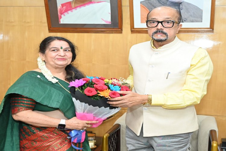 राज्यपाल श्री डेका से कुलपति डॉ. सुश्री शर्मा ने सौजन्य भेंट की