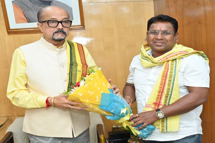 राज्यपाल श्री डेका से सर्व आदिवासी समाज के प्रदेशाध्यक्ष ने की भेंट