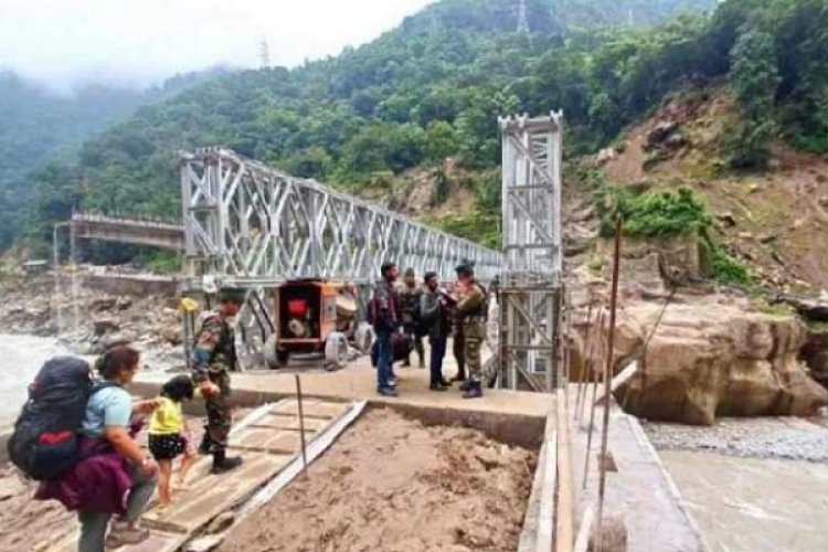 सिक्किम में पर्यटकों पर आई आफत, 1000 लोग मुसीबत में फंसे, भारी बारिश, लैंडस्लाइड से हालात बिगड़े