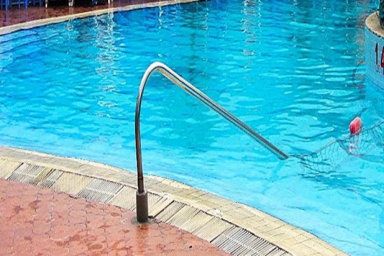 होटल के स्विमिंग पूल में मिला एग्रो कंपनी के जीएम का शव, जांच जारी