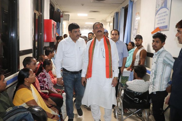 अस्पताल के वार्डों में खराब एसी 24 घंटे में ठीक करें या बदलें : मंत्री जायसवाल