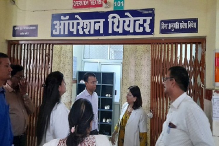जिला पंचायत सीईओ ने जिला चिकित्सालय पंडरी, हमर अस्पताल राजातालाब और मातृ एवं शिशु चिकित्सालय कालीबाड़ी का किया औचक निरीक्षण