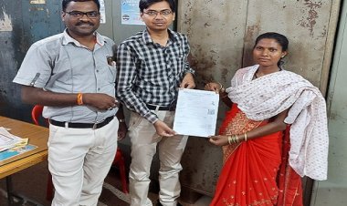 सुशासन तिहार : प्राप्त आवेदनों का निराकरण करते हुए हितग्राहियों को दिया गया श्रमिक कार्ड