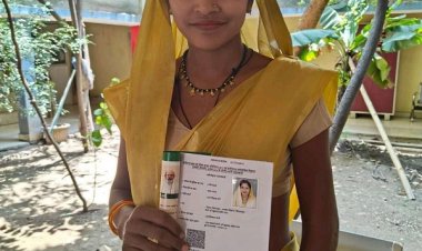 सुशासन तिहार में रीना यादव और सीमा बघेल को मिला नया राशनकार्ड