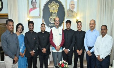 राज्यपाल से परिवीक्षाधीन आईएएस अधिकारियों ने की भेंट