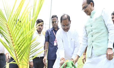 पर्यावरण संरक्षण की दिशा में महत्वपूर्ण पहल: मुख्यमंत्री और केंद्रीय कृषि मंत्री ने नवा रायपुर में किया नारियल पौधे का रोपण
