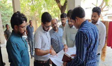 कलेक्टर ने जिला पुस्तकालय भवन का किया औचक निरीक्षण