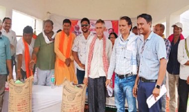 देवरी समाधान शिविर में किसानों को वितरित किए गए धान बीज