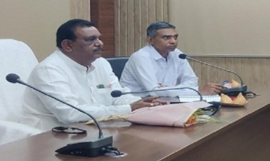 छत्तीसगढ़ लौह शिल्पकार विकास बोर्ड के अध्यक्ष ने शिल्पकारों के साथ की बैठक