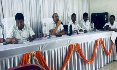 कलेक्टर ने देवभोग ब्लॉक के पीएम आवास योजना की समीक्षा की