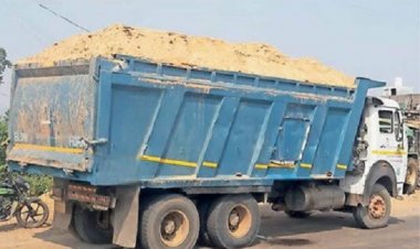 बकावण्ड तहसीलदार ने अवैध रेत परिवहन करते दो टिप्पर वाहन पकड़ा