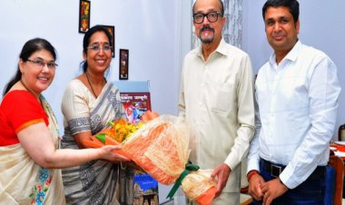 राज्यपाल डेका से ईशा फाऊंडेशन संस्था के स्वयंसेवकों ने सौजन्य भेंट की