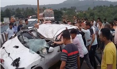 मुंबई-गोवा हाईवे पर जगबुडी नदी में गिरी कार, 5 लोगों की मौत