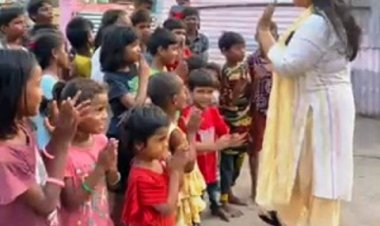 स्लम क्षेत्र में नुक्कड़ नाटक के माध्यम से बाल सुरक्षा, बाल विवाह और नशामुक्ति पर जागरूकता