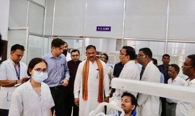 स्वास्थ्य मंत्री ने किया दंत चिकित्सा महाविद्यालय का निरीक्षण