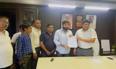 ब्राम्हण पारा में पेयजल की समस्या,सुयश के नेतृत्व में नगर निगम कमिश्नर को सौंपा ज्ञापन