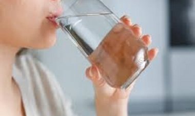 खाना खाने के कितनी देर के बाद पानी पीना चाहिए?