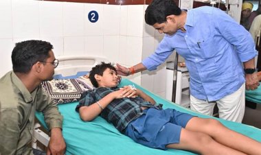 आकाशीय बिजली हादसे में घायल पीड़ितों से मिलने पहुंचे राजस्व मंत्री