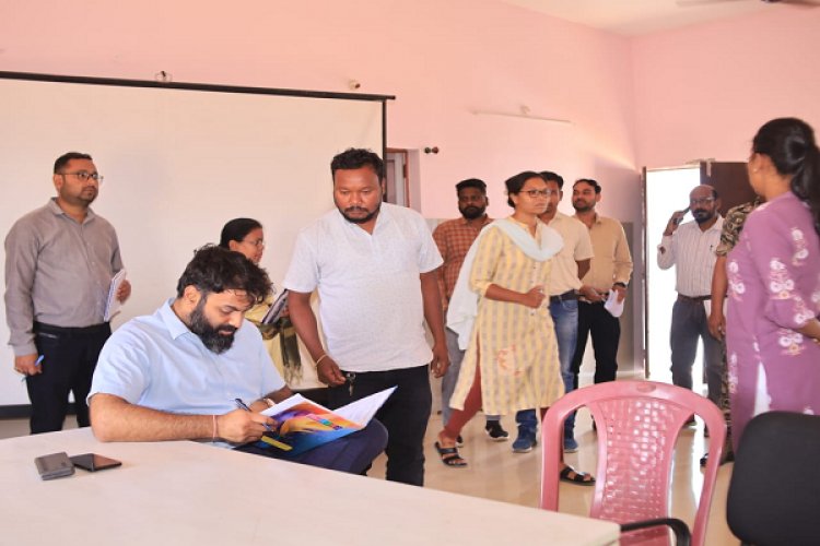 कलेक्टर ने सामुदायिक स्वास्थ्य केंद्र दुलदुला का किया आकस्मिक निरीक्षण