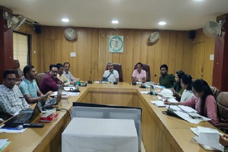 अधिकारी शिविरों में अनिवार्य रूप से उपस्थित रहे : कलेक्टर