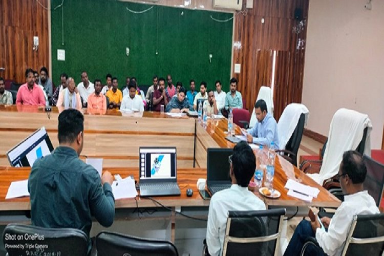 जिला पंचायत सीईओ ने समिति व बैंक अधिकारियों की संयुक्त बैठक ली