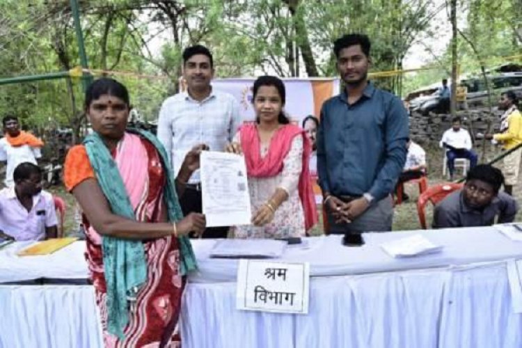 समाधान शिविर छापर भानपुरी में राजस्व, वन, खाद्य और श्रम विभाग के लाभर्थियों को मिला प्रमाण पत्र व कार्ड