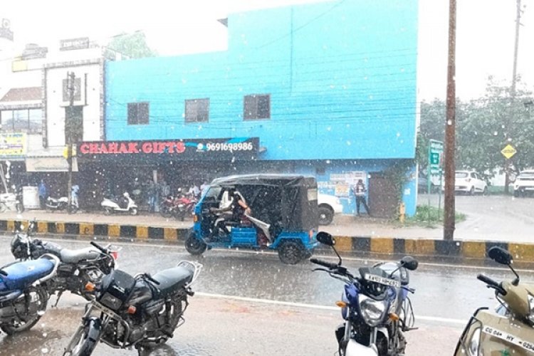 मौसम की आंखमिचौली जारी: तेज धूप के बाद राजधानी में बारिश...