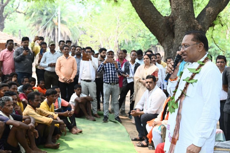 मुख्यमंत्री श्री विष्णु देव साय पहुंचे दंतेवाड़ा जिले के ग्राम मुलेर : छत्तीसगढ़ के अंतिम छोर पर पहुंचा सुशासन तिहार