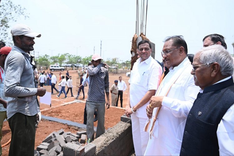 सीएम साय पहुंचे अछोटी, निर्माणाधीन महतारी सदन का लिया जायजा