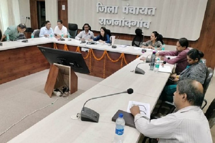 जिला पंचायत सीईओ ने विकास कार्यों एवं योजनाओं के प्रगति की विस्तृत समीक्षा की