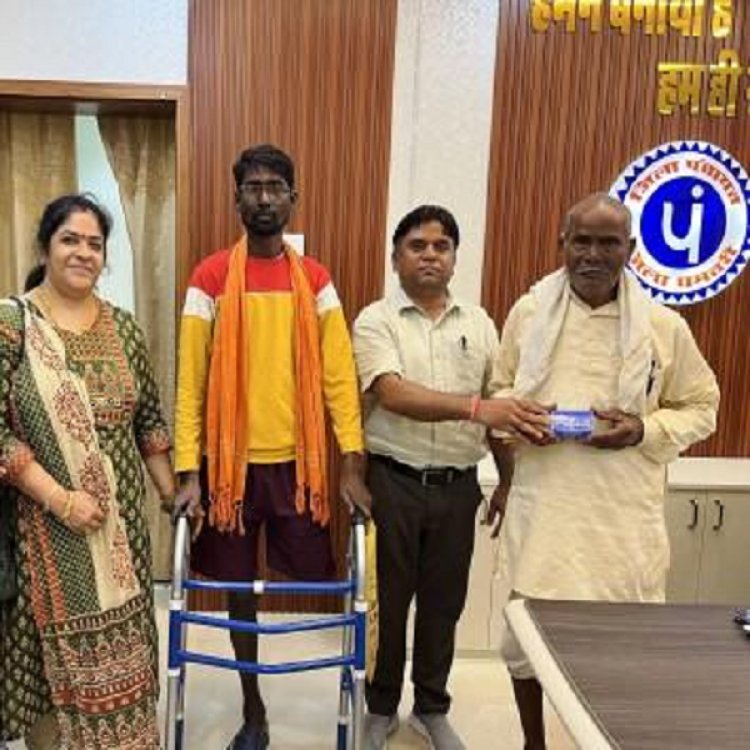 जनदर्शन में पूरी हुई दिव्यांग नरोत्तम और रामाधनी की आस