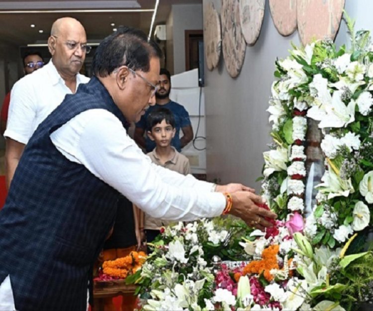 मुख्यमंत्री विष्णु देव साय ने स्वर्गीय रामजीलाल अग्रवाल को दी श्रद्धांजलि