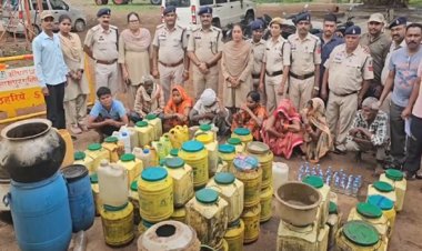 चकमा देकर पहुंचा 'हाथी', 1040 लीटर अवैध शराब जब्त