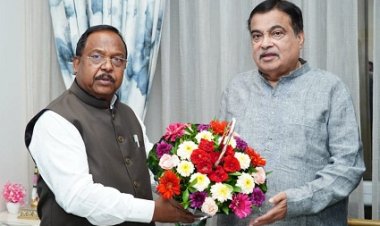 मंत्री रामविचार नेताम ने केन्द्रीय सड़क परिवहन मंत्री नितिन गडकरी से नागपुर में की सौजन्य मुलाकात