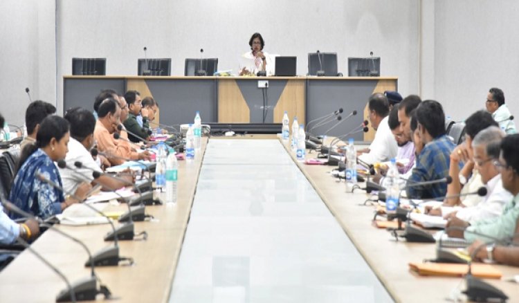 अतिवर्षा व बाढ़ से बचाव के लिए पुख्ता तैयारी करें : कलेक्टर