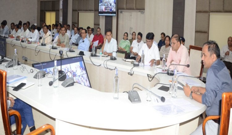 बाढ़ से बचाव को लेकर कलेक्टर ने की तैयारियों की समीक्षा, दिए महत्वपूर्ण निर्देश