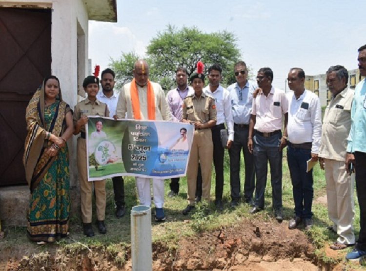 एक पेड़ माँ के नाम जिला स्तरीय वृक्षारोपण कार्यक्रम का आयोजन